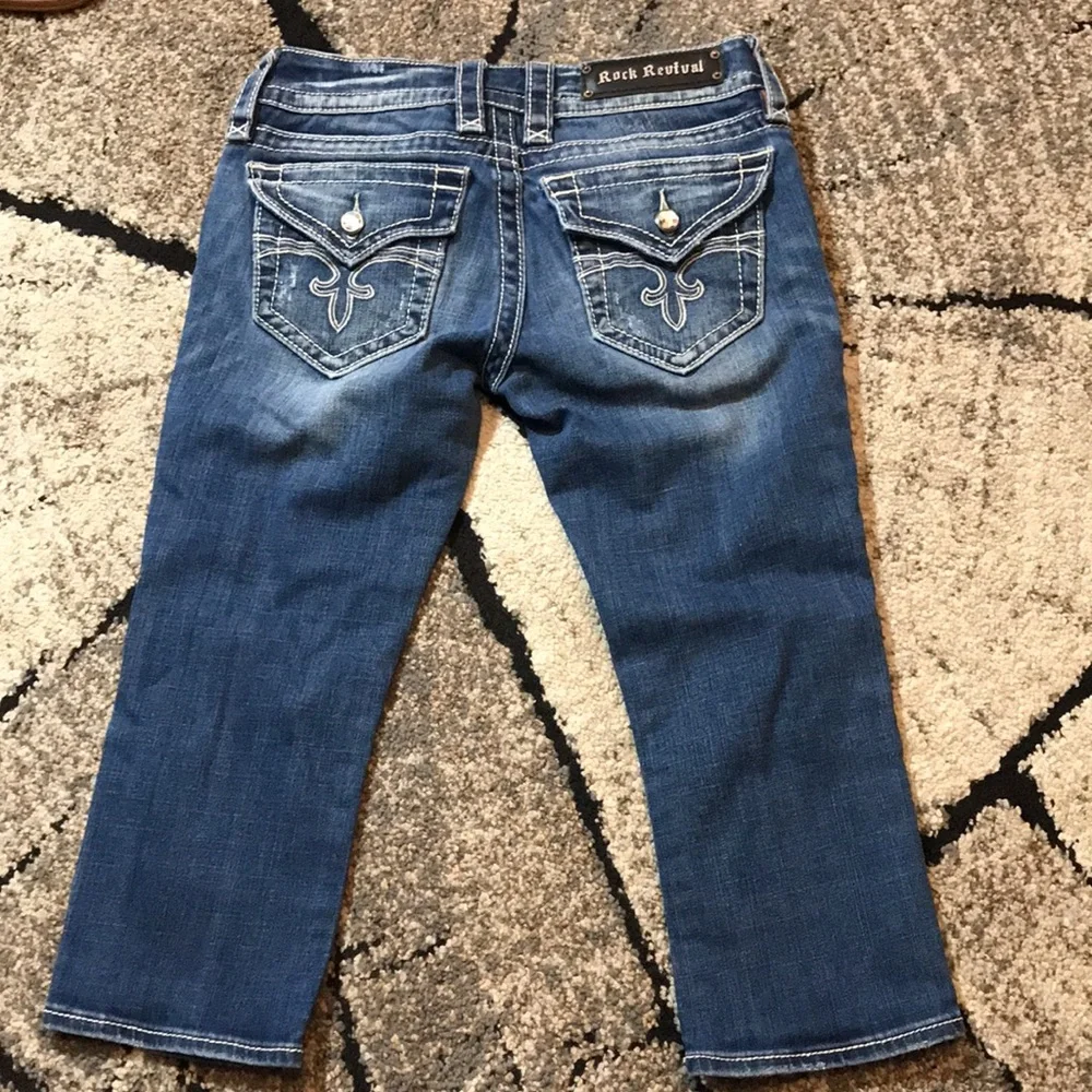🐬 Rock Revival Noelle Capri Blue Distressed Jeans - Picture 3 of 12